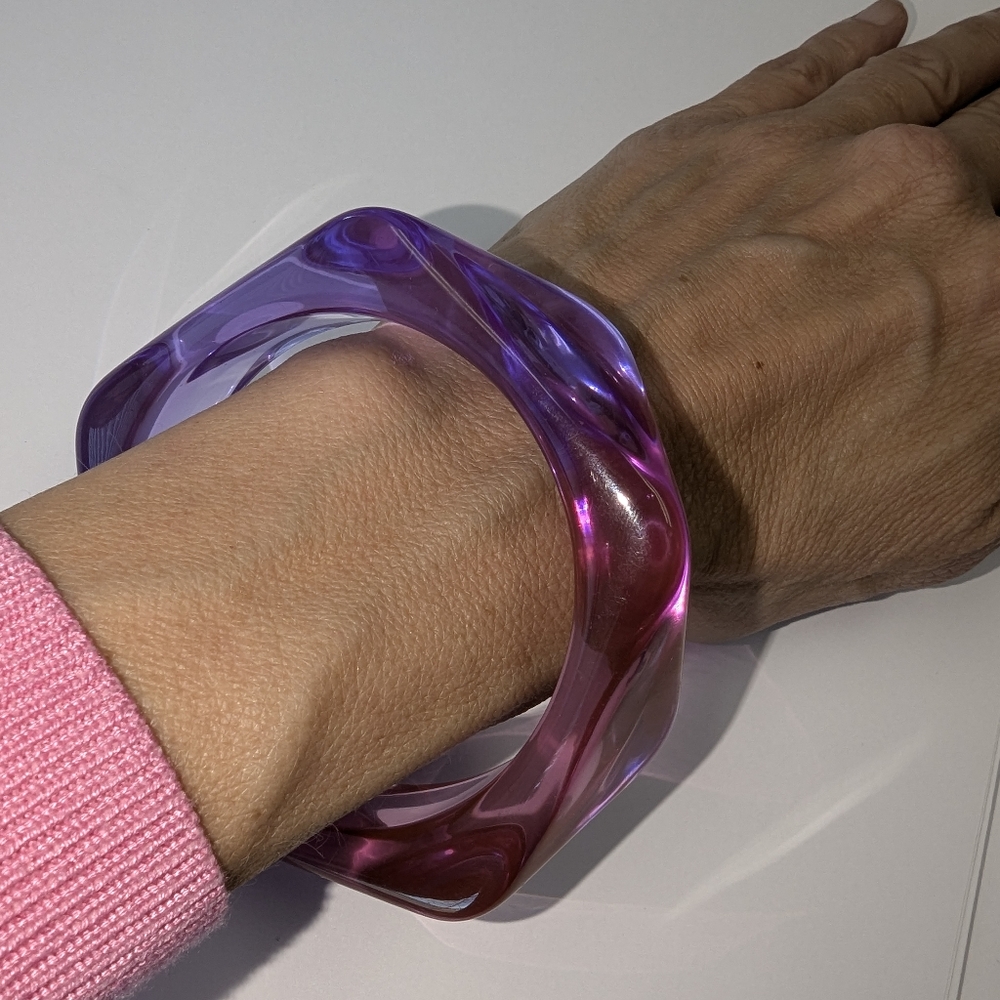 Chic 1/2 Purple 1/2 PINK Lucite Bangle Bracelet